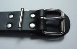 BDSM Bondageriemen 4,0 cm x 40,0 cm mit Klemmschutz und zweidrittel-Lochung Fessel-Riemen Lederriemen von Lwph
